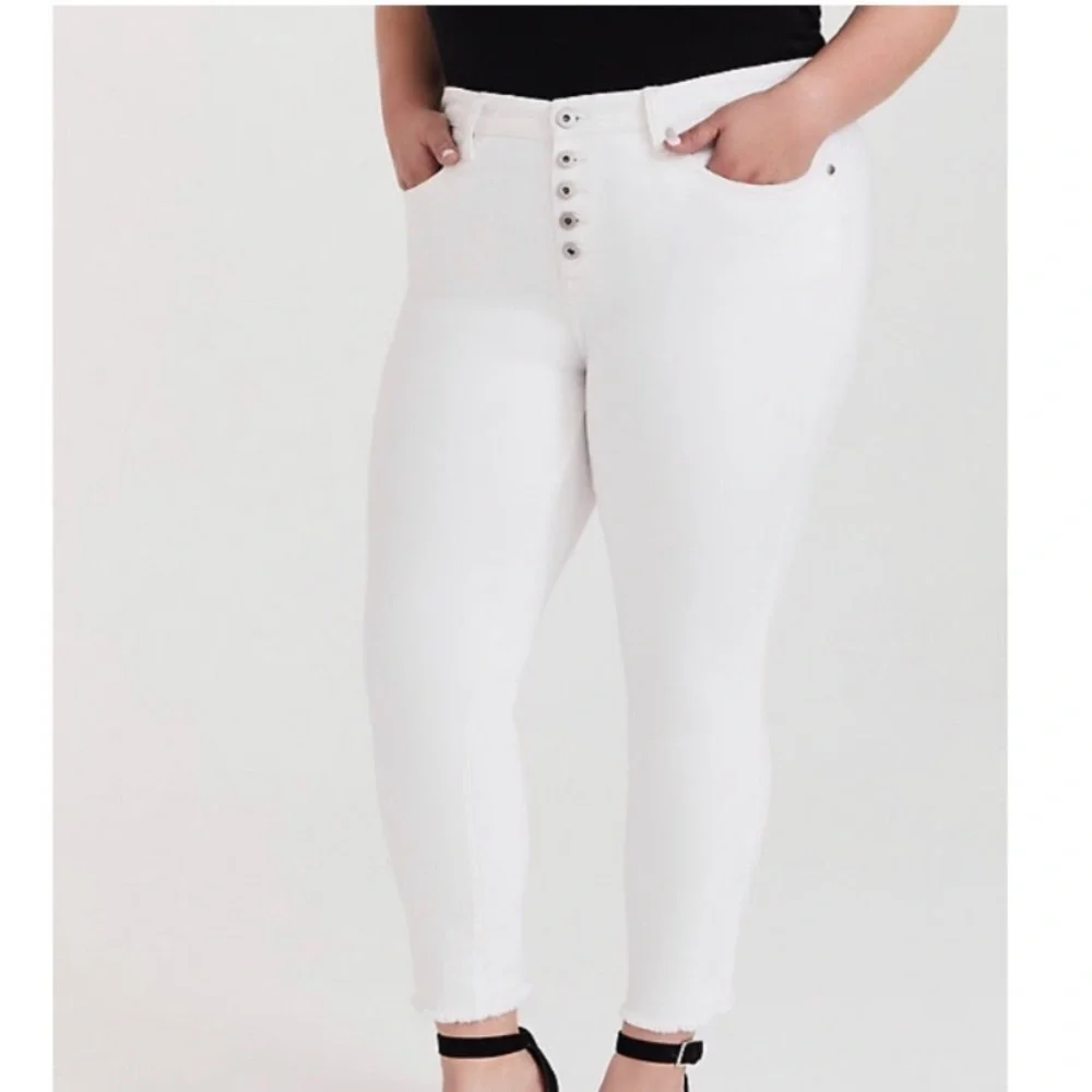 torrid High Rise Straight White Raw Hem Button Fly Denim Jeans size 20S